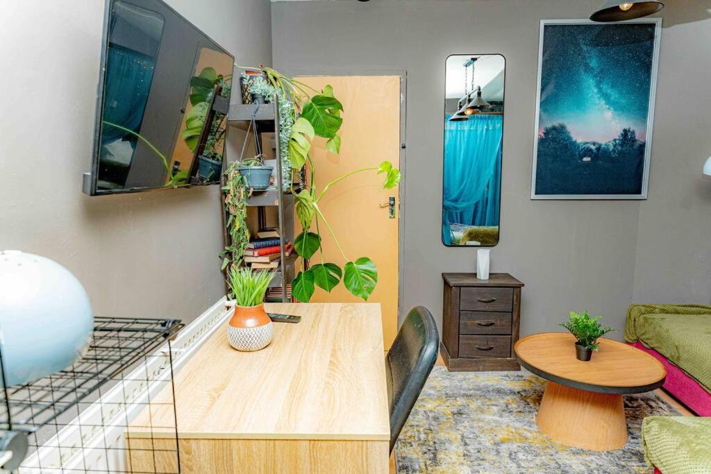 Unique Home W/Garden Hot Tub, Sauna & Cinema Room London Exteriör bild